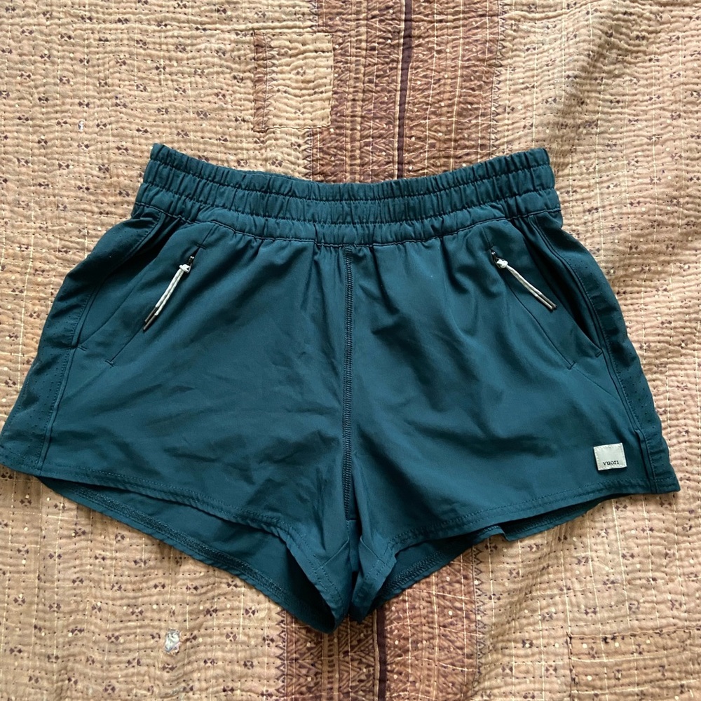 Vuori womens Dash Short in size Small S in teal
